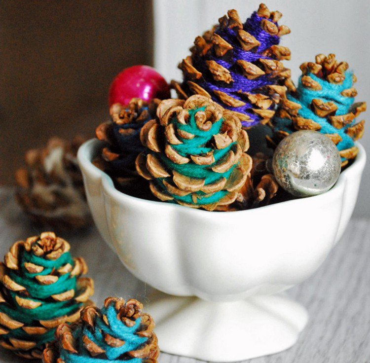 Cadeau de noel en pomme de pin