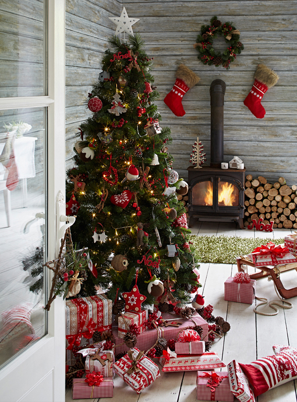 Sapin de noel avec plein de cadeau