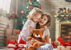 Enfant cadeau de noel