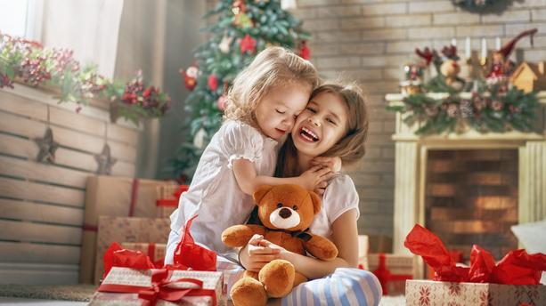 Enfant cadeau de noel
