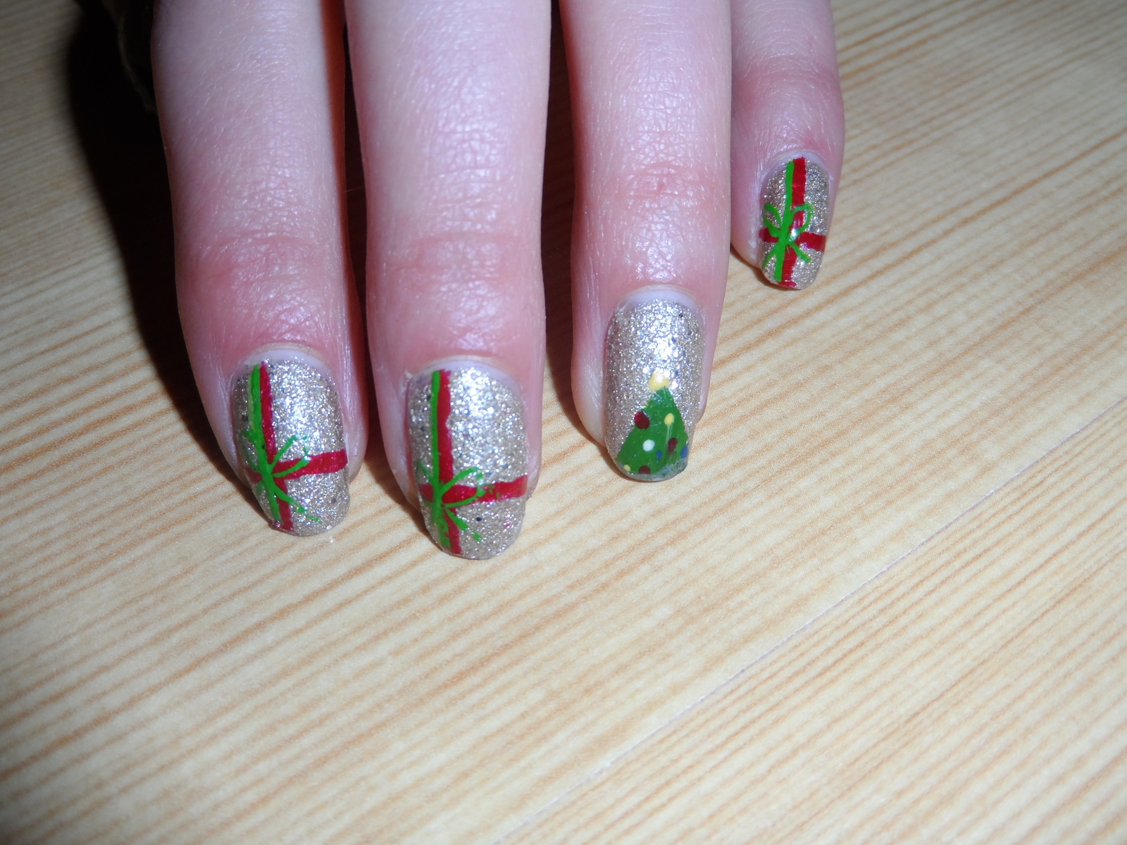 Nail art noel cadeau