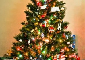 Sapin avec cadeau de noel