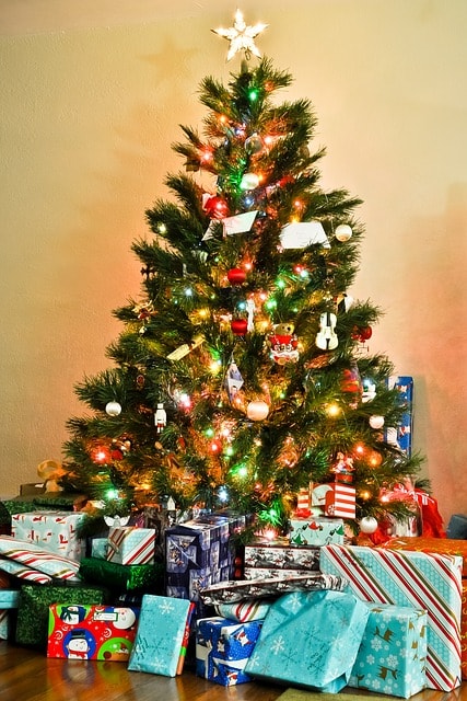 Sapin avec cadeau de noel