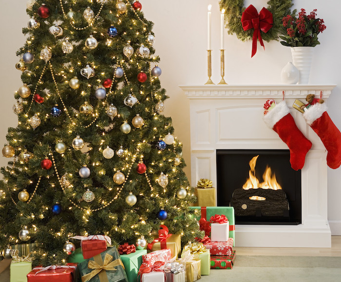 Sapin noel cadeau guirlandes