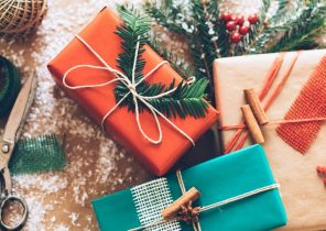 Envelopper un cadeau de noel