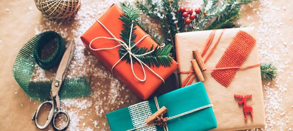 Envelopper un cadeau de noel